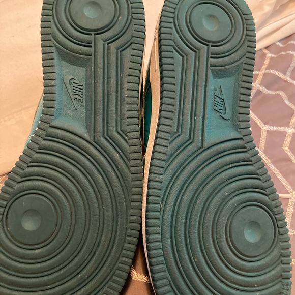 Nike Air Force 1. Size 9.5 - Picture 4 of 4